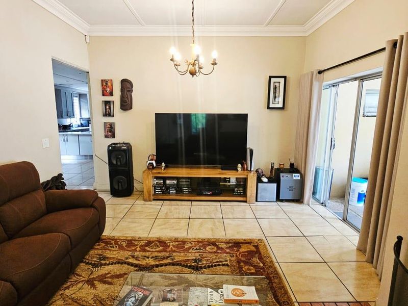 Stunning Family Home for Rent in a Desired Area - Photo 10