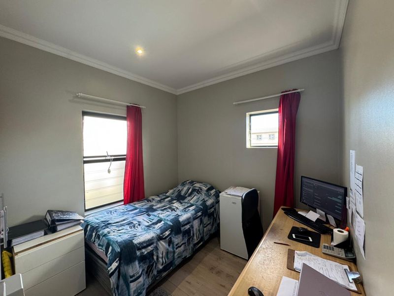 Modern two bedroom ground floor apartment - Photo 5