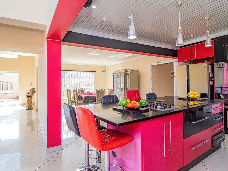 Stunning Family Home with a Flatlet - Photo 6