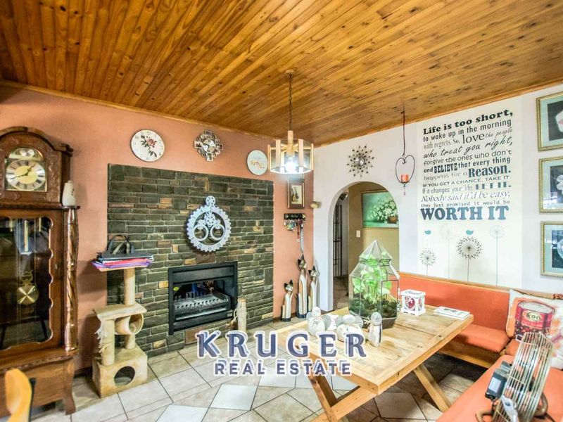 3-BEDROOM HOME WITH 2-BEDROOM FLAT - Photo 3