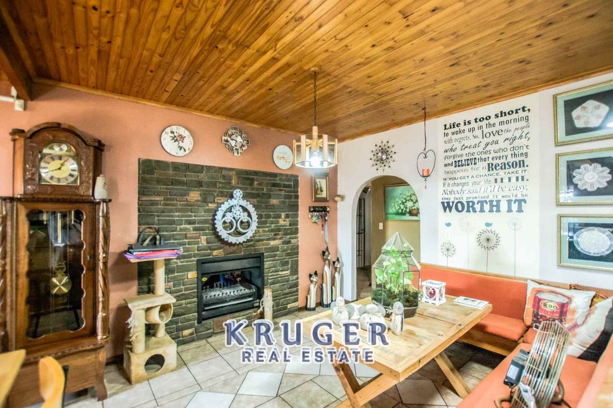 3-BEDROOM HOME WITH 2-BEDROOM FLAT - Photo 3