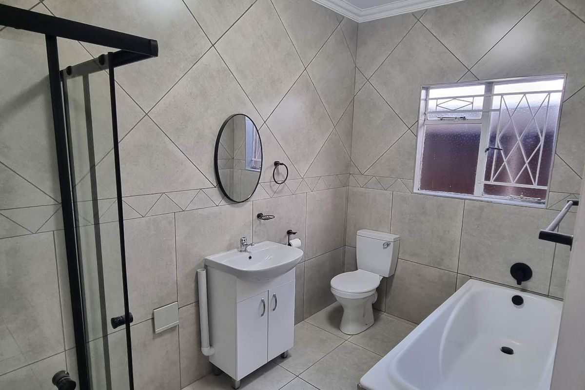 TURNKEY TOWNHOUSE LIVING- A MUST SEE! - Photo 3