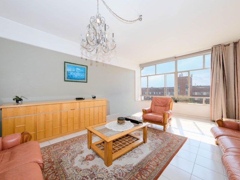 Exciting new find in this sought after complex Chartwell! - Photo 2