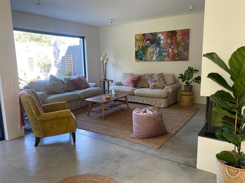 Designer Family home - A hop from the famous Vineyard Hotel. - Photo 9