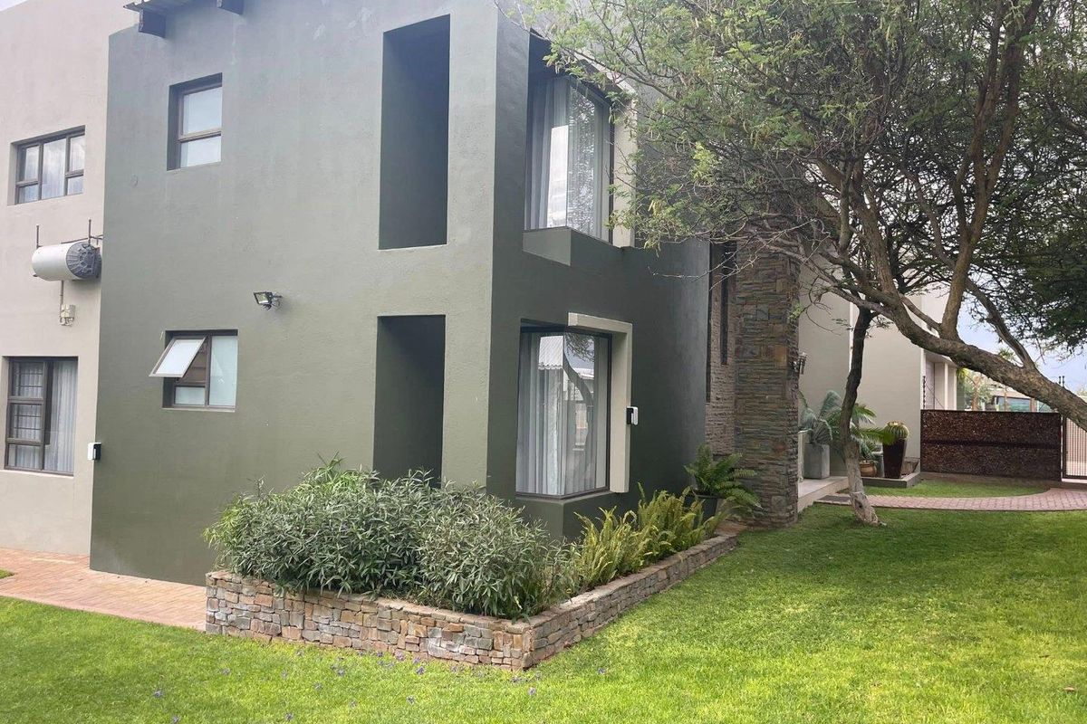 Outjo's Premier Home: Spacious, Stylish, Secure!" - Photo 5