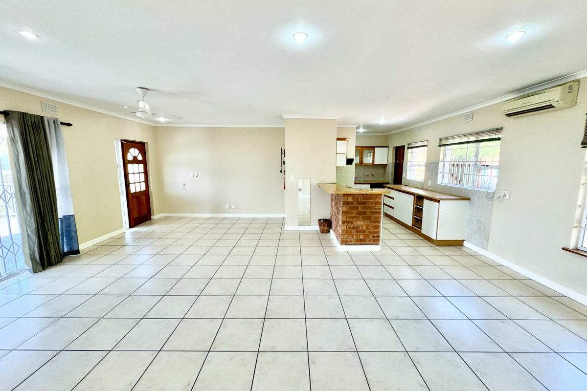 Hendra Estates - Stunning Townhouse With Sublime Sea Views For Sale In La Lucia - Photo 5