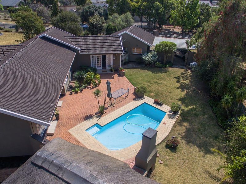 DREAM HOME IN BRACKENHURST!  Space, Comfort, and Style - Photo 2