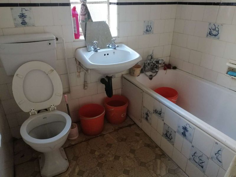 3 bedroom Semi detached house in Bezuidenhout Valley - Photo 7