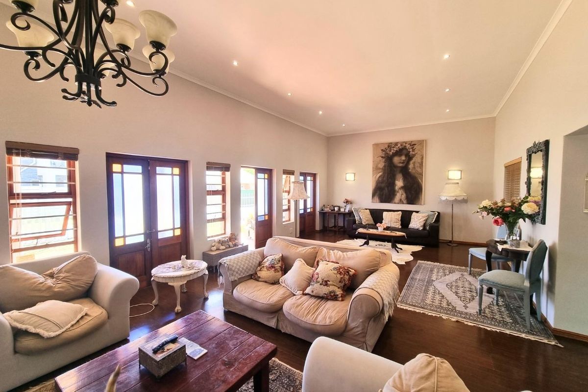 Coastal Charm Meets Family Comfort - Photo 2