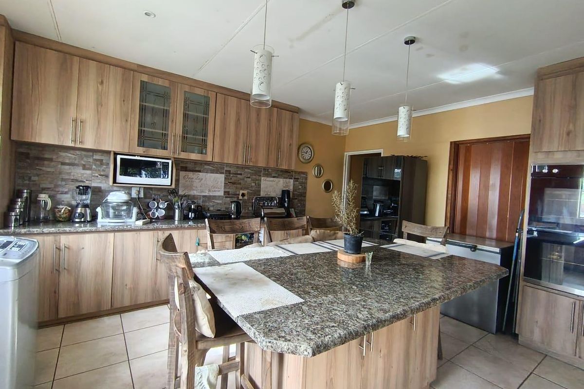 Seize the Opportunity: Dual Homes in Desirable Lakeview - Photo 2