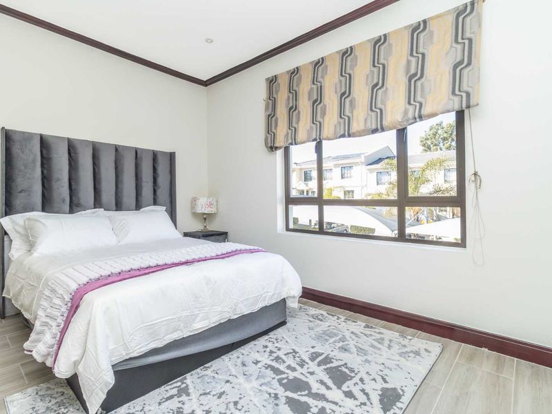 Modern and furnished three-bedroom, two-bathroom townhouse in Carlswald – Midrand - Photo 9