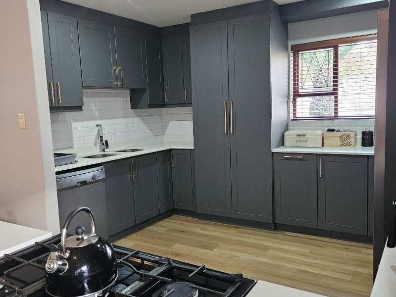 Stunning 4-Bedroom Home To Let in Kamma Heights! - Photo 8