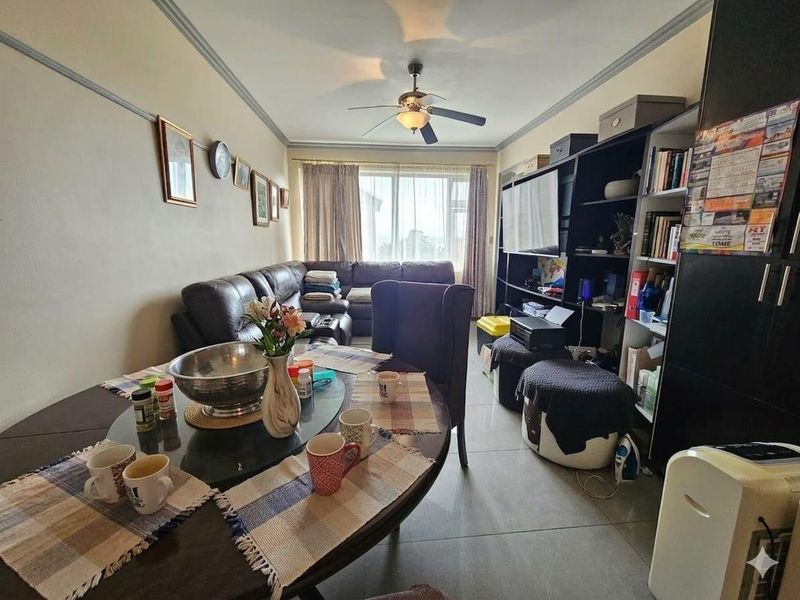 Beautifully renovated 1.5-bedroom apartment in the highly sought-after and well-managed Oceanview complex on the Bluff - Photo 1