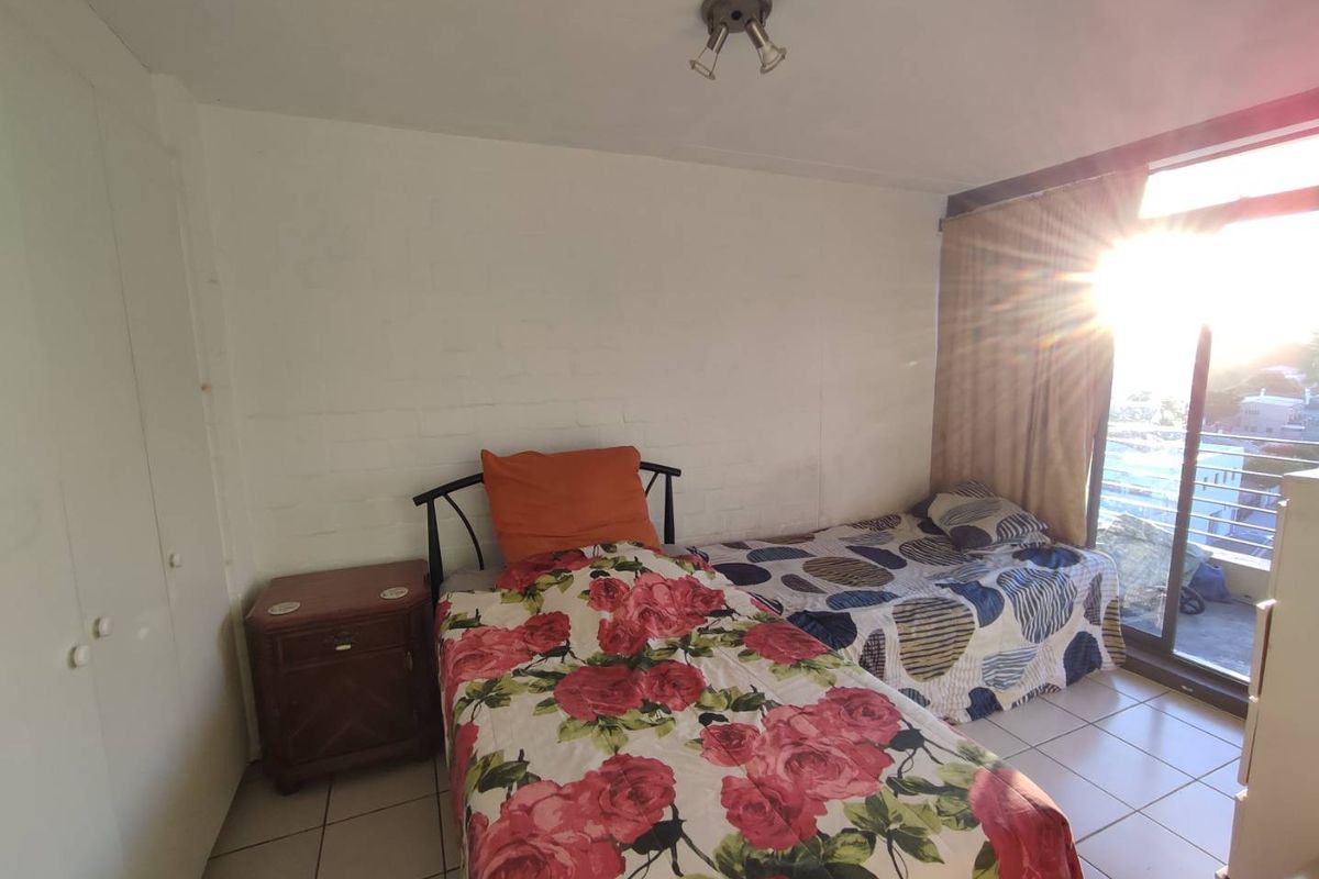 2 bedroom Apartment with balcony-Available in Wynberg - Photo 2