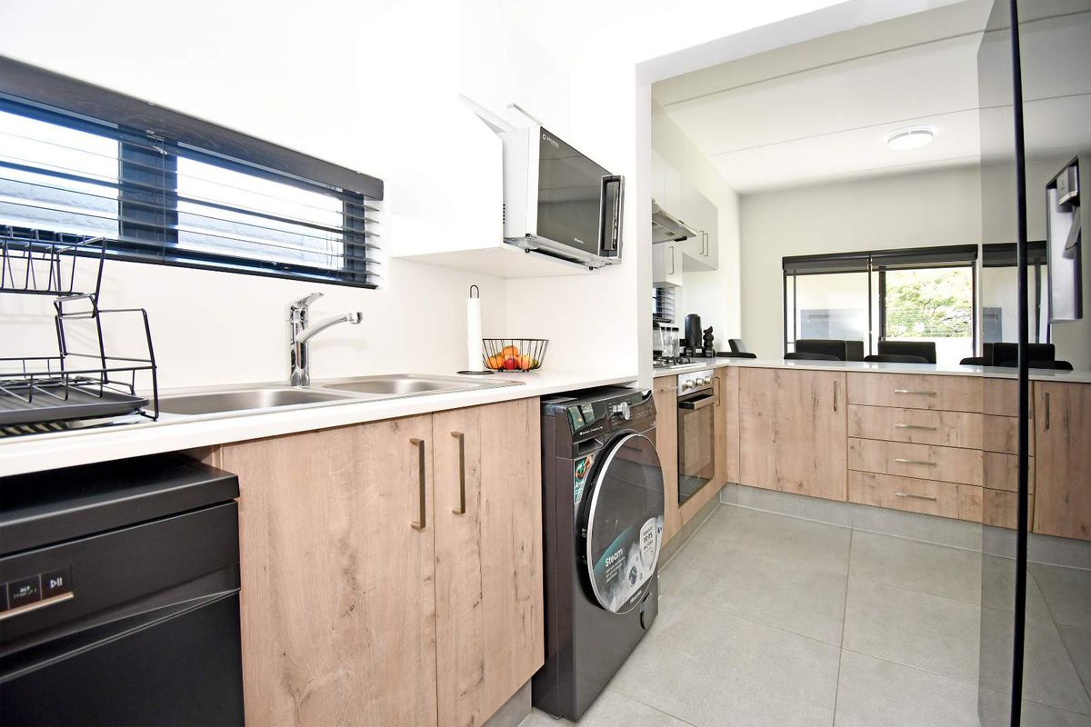 3-Bedroom Home in Springwood Estate | Pet-Friendly Garden | Move-In Ready Living - Photo 5