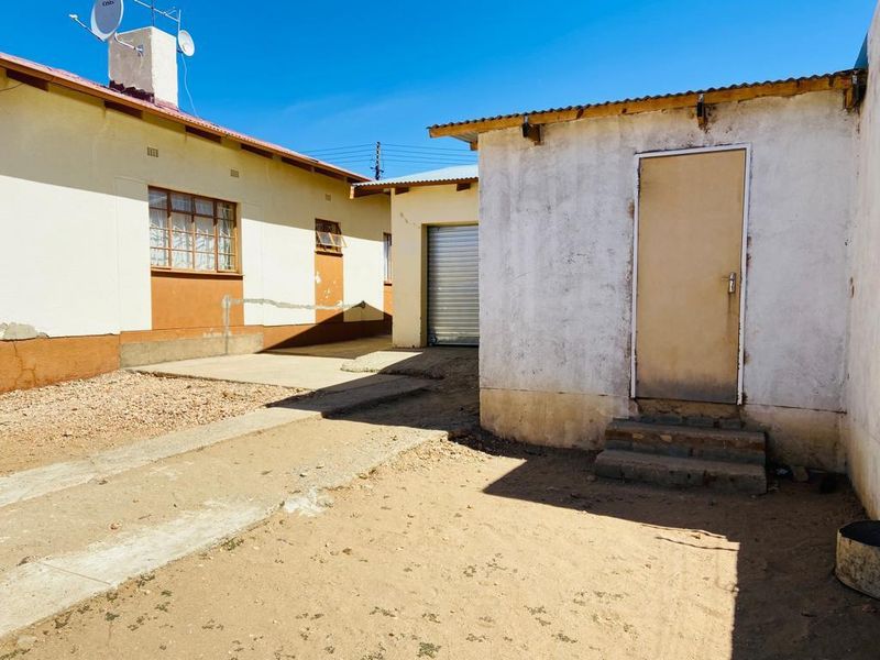 3 Bedroom House For Sale - WINDHOEK NORTH - Photo 6