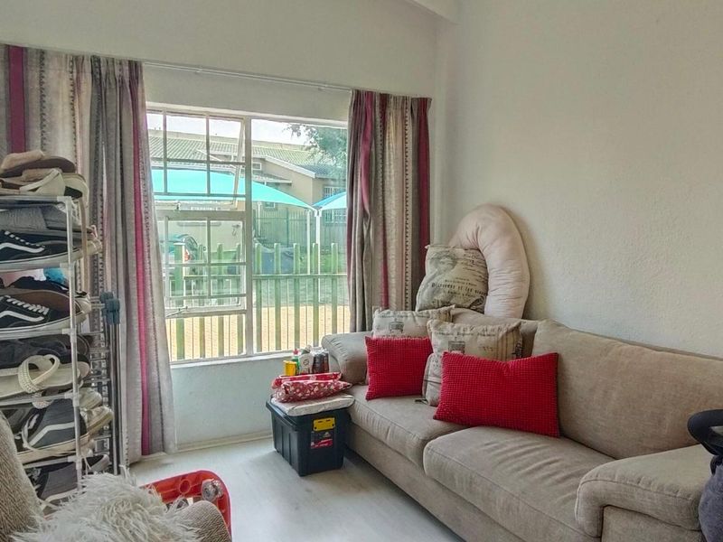 Sought After Complex Offers Neat 2 Bedroom Simplex - Photo 5