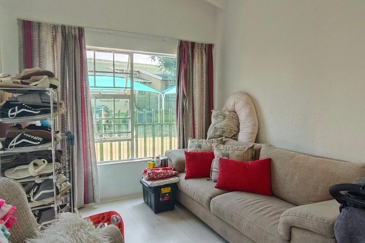 Sought After Complex Offers Neat 2 Bedroom Simplex - Photo 5