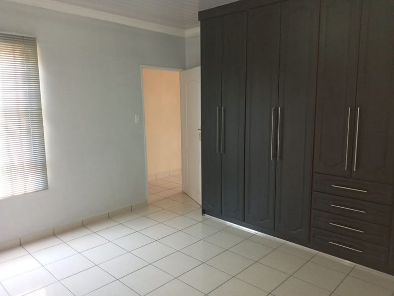 Modern Two Bedroom House to rent Rothdene Meyerton - Photo 2