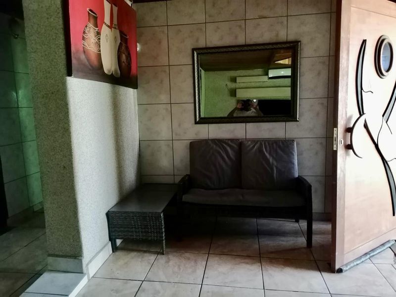 Charming 3-Bedroom Family Home in Seshego Zone 5 – Perfect Fixer-Upper Opportunity! - Photo 4