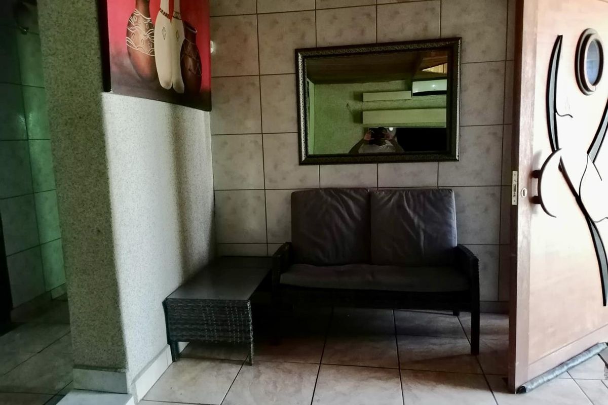 Charming 3-Bedroom Family Home in Seshego Zone 5 – Perfect Fixer-Upper Opportunity! - Photo 4