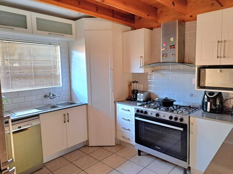 4 Bedroom Home for Sale in Ravenswood - Photo 7