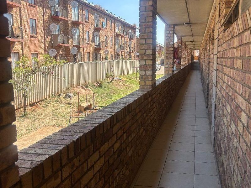 2 Bedroom Apartment in Lotus gardens - Photo 2