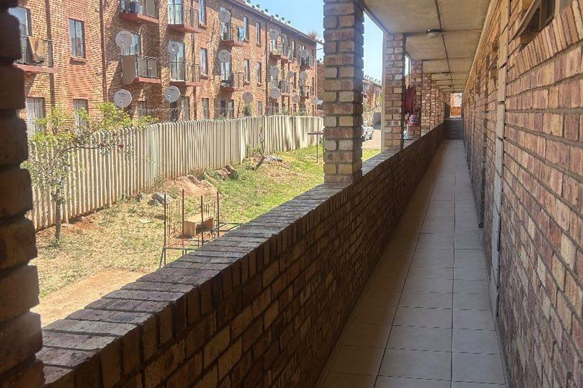 2 Bedroom Apartment in Lotus gardens - Photo 2