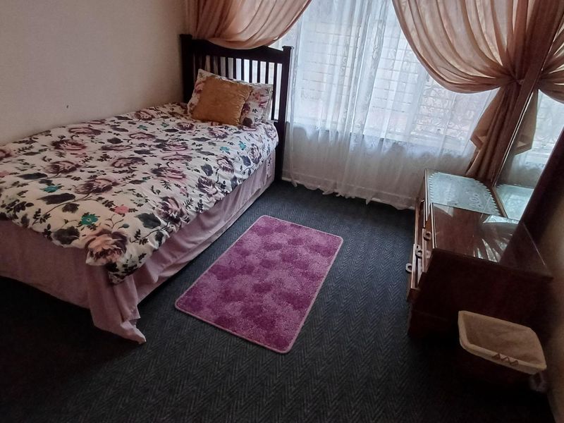 House huge potential - Photo 9