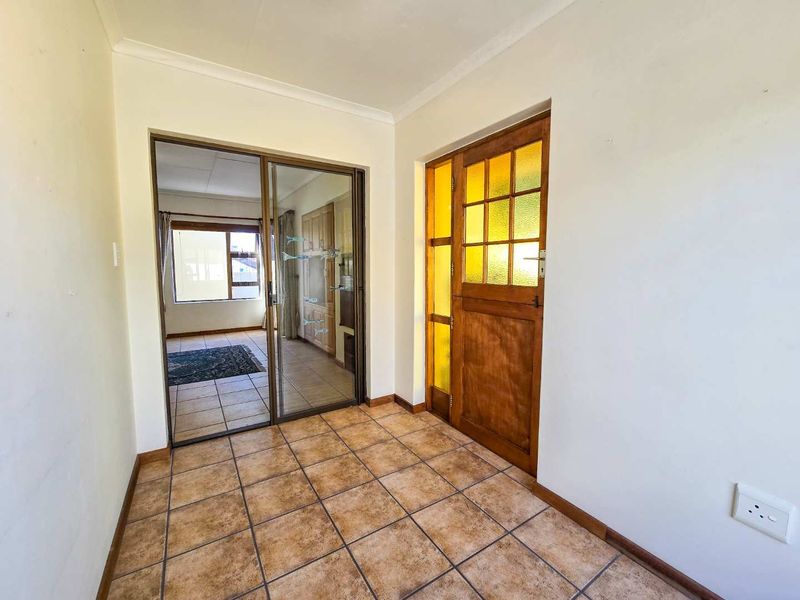 Neat family home for sale in harbour area. - Photo 3