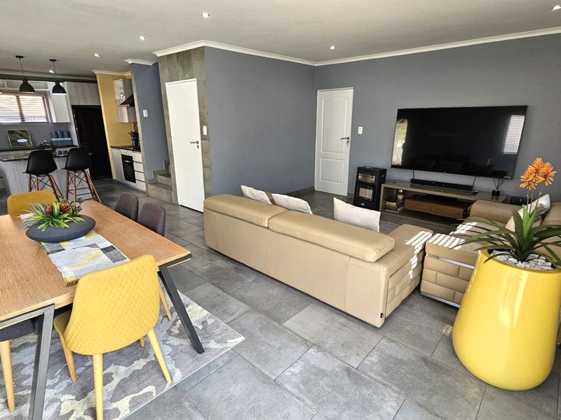 3 Bedroom Family Home in Melodie Hartbeespoort - Photo 6