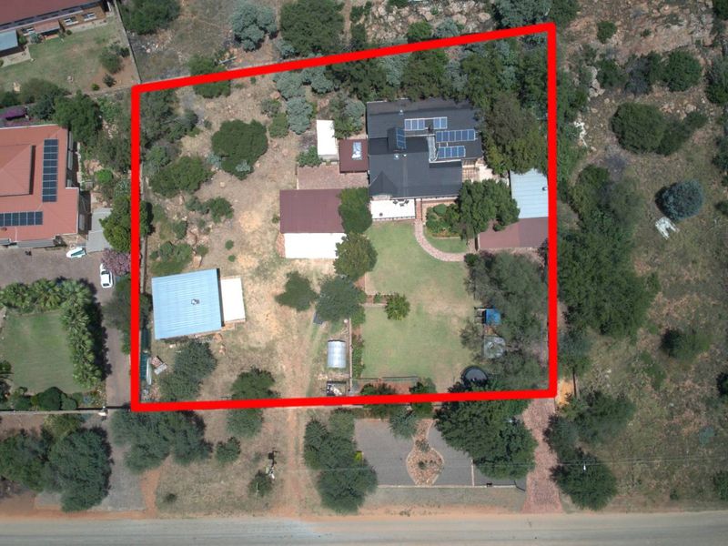Luxury 4-Bedroom Estate Home on 4 Stands with 9 Garages – Vaaloewer - Photo 3