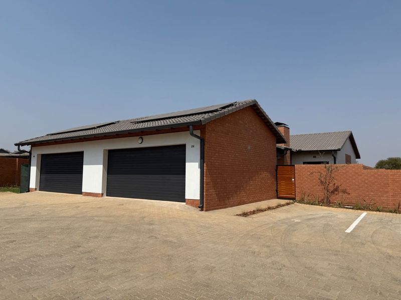 Exciting New Release | 3-Bedroom, 2-Bathroom Simplex in Rietvalleirand - Photo 1