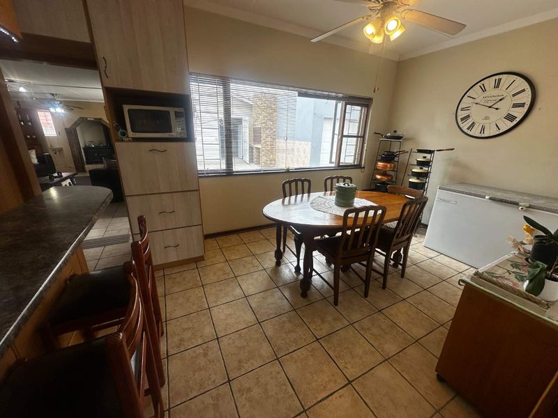 Large Family Home Walvis Bay - Photo 5