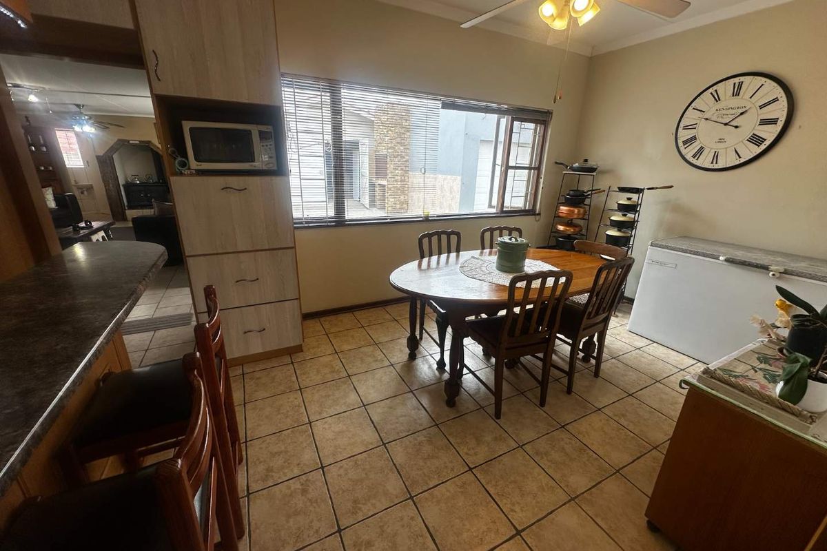 Large Family Home Walvis Bay - Photo 5