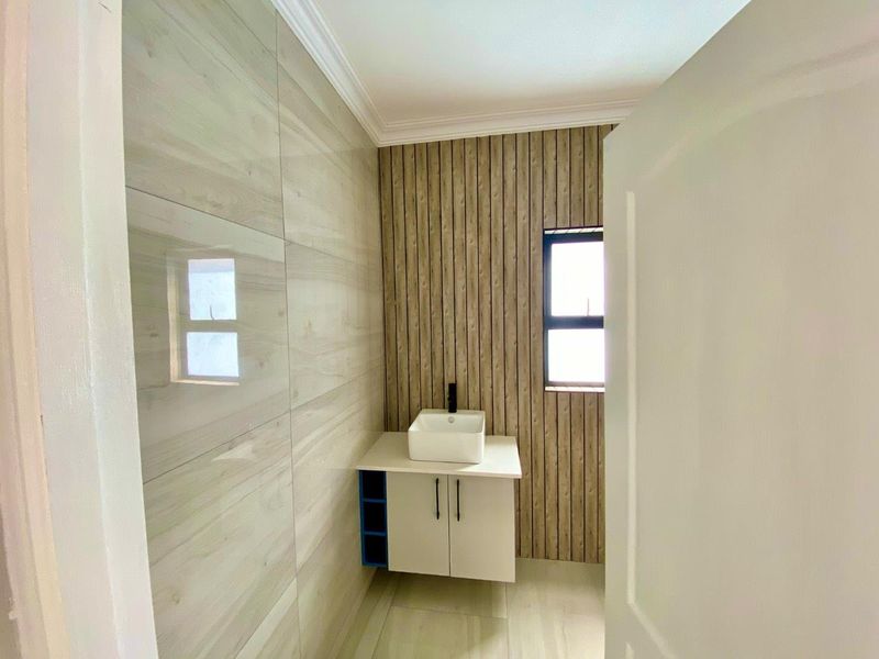 **Luxurious Living at Roodepark Eco Estate** No Transfer Duty. - Photo 10