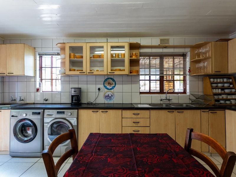 Exceptional 7-Bedroom Property in Stellenbosch - Prime Investment &amp; Lifestyle Opportunity - Photo 9