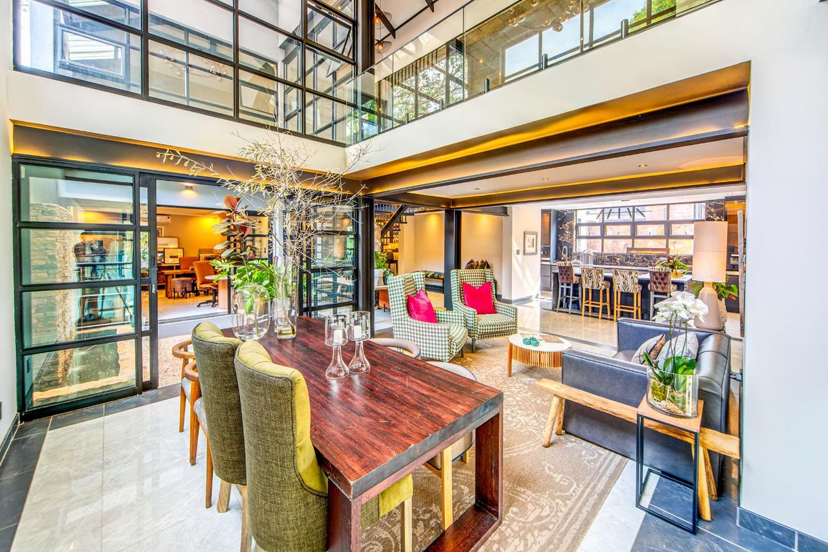 Modern Home In The Prestigious Waterkloof - Photo 4