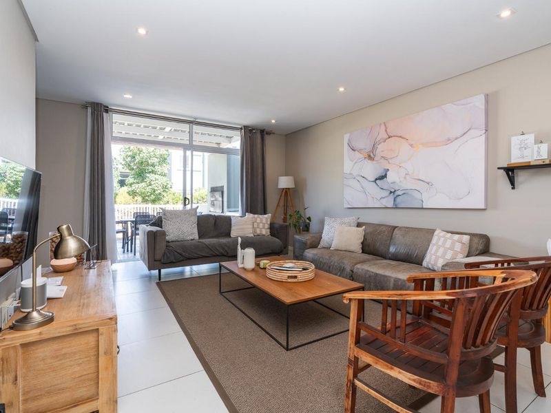 Stylish 3 Bed | 2.5 Bath | Garage + Covered Parking | in secure Somerset Lakes - Photo 8