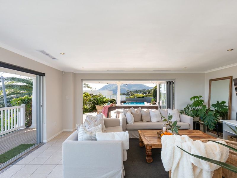 Gorgeous Villa with Unobstructed Mountain and Sea Views - Photo 8