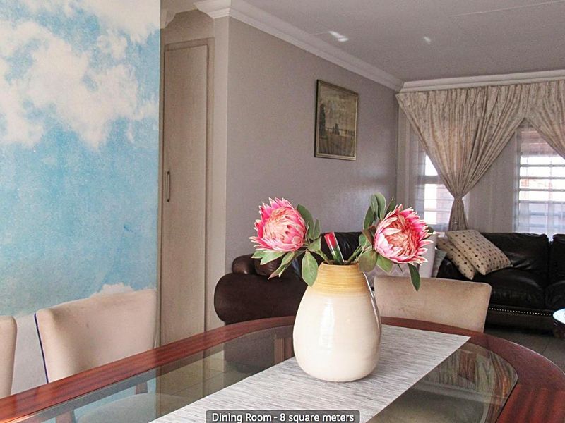 Modern 3-Bed Simplex with Private Garden & Double Garage - Photo 5