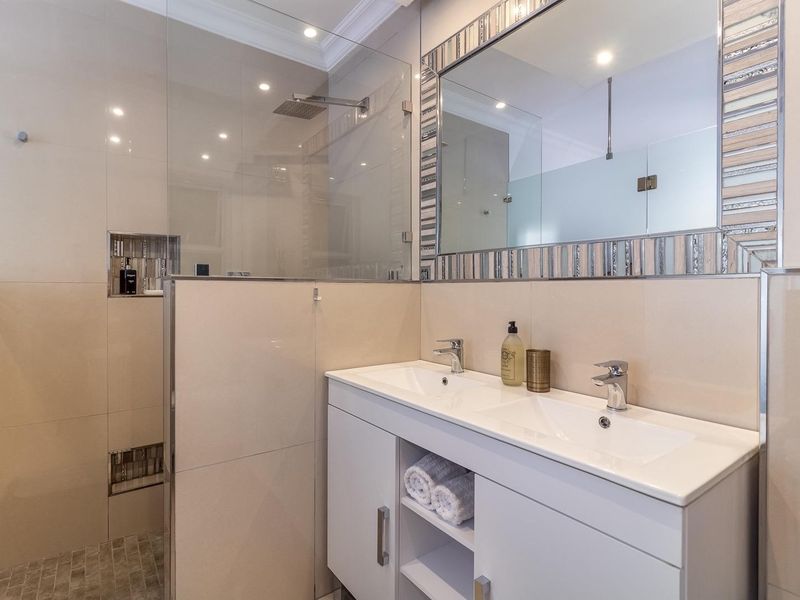 Bachelor's flat in Eden - Photo 10