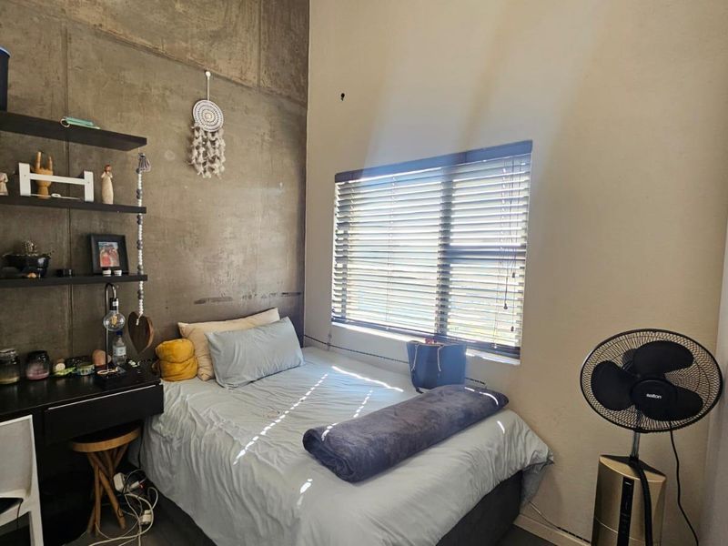 Modern student  living in the heart of Hatfield - Photo 9