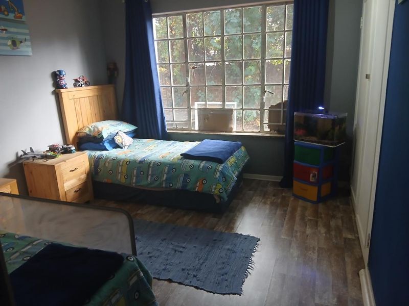 Large family home - Photo 9
