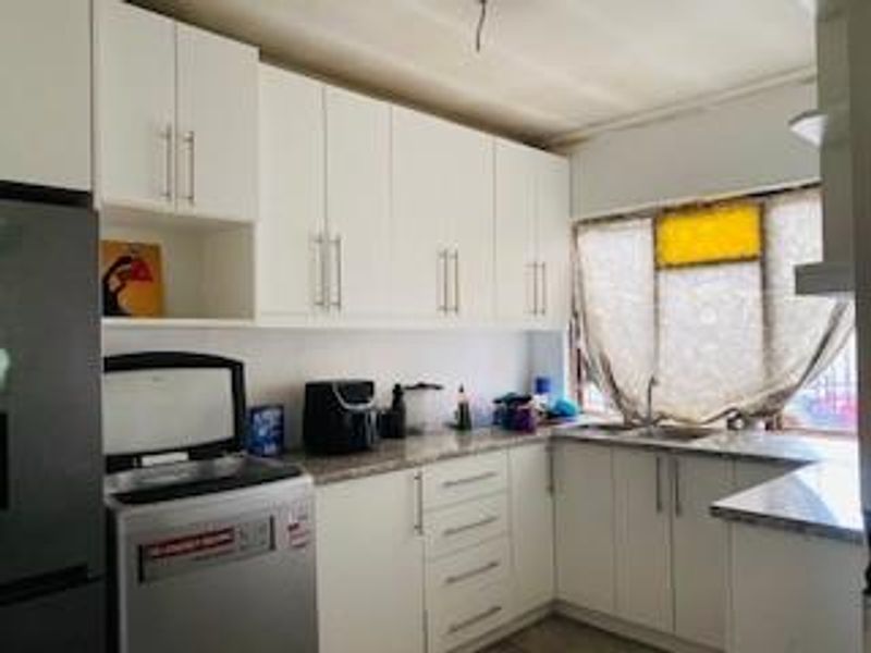 2 Bedroom Home in Velapi Crescent, Nonqubela, Khayelitsha - Photo 5