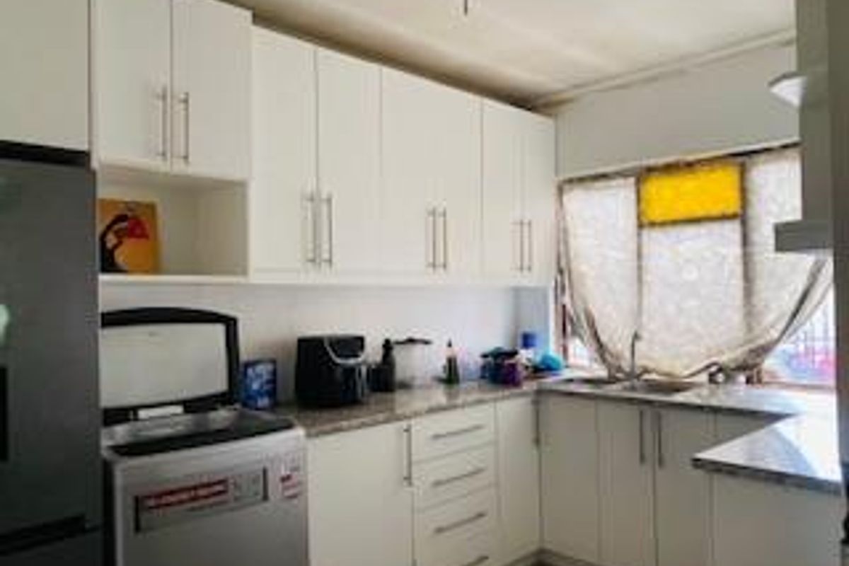 2 Bedroom Home in Velapi Crescent, Nonqubela, Khayelitsha - Photo 5