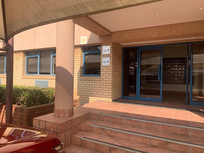 394m2 Office Space To Let | 39 Empire Road, Parktown - Photo 2