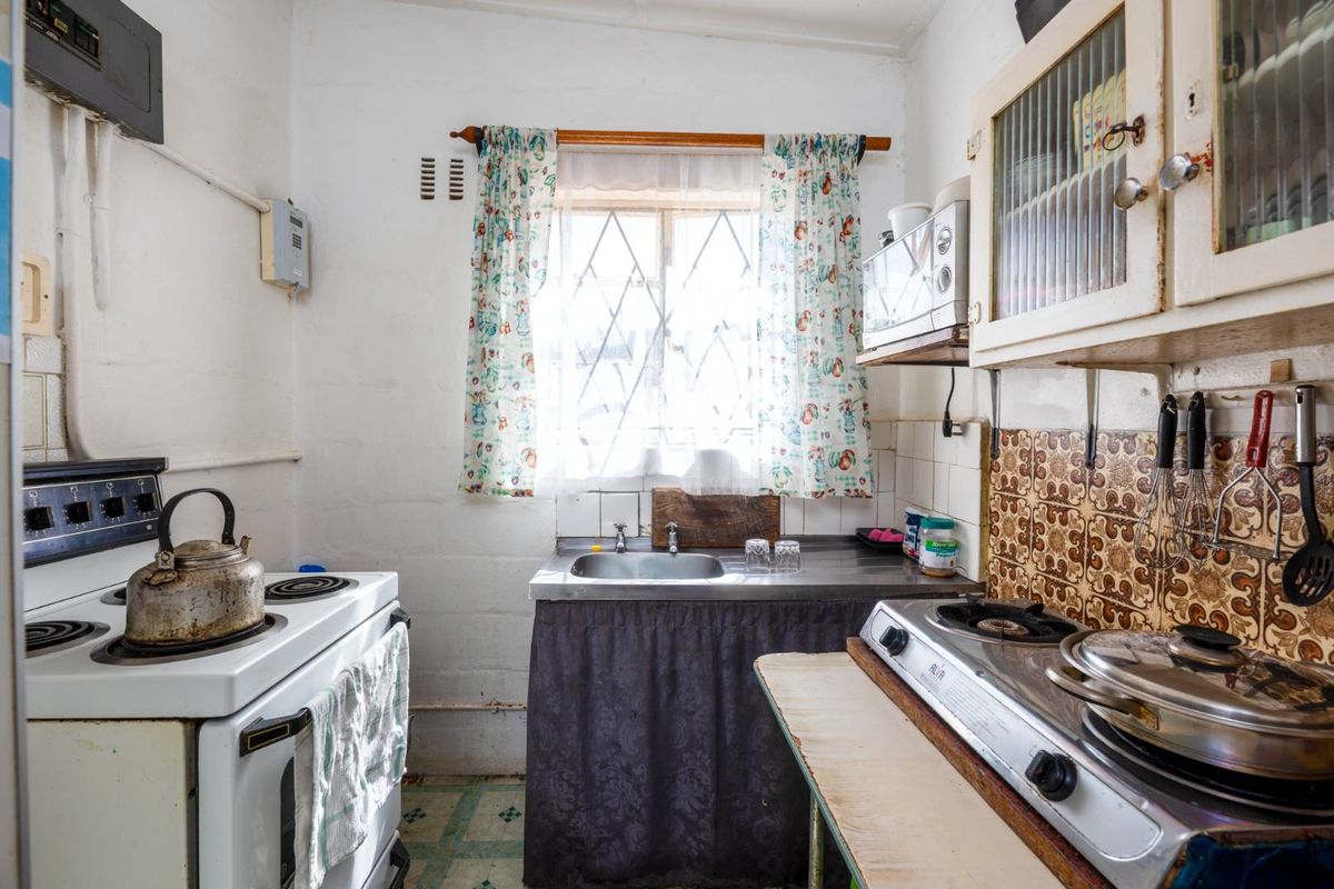 Charming 3-Bedroom Freestanding Home in Ocean View – Estate Late Sale for R850,000 - Photo 5