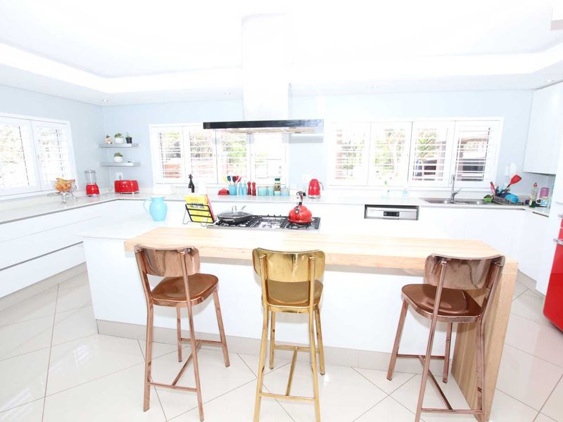 Hendra Estates - Exquisite, Large family home For Rent In Prime La Lucia. - Photo 5