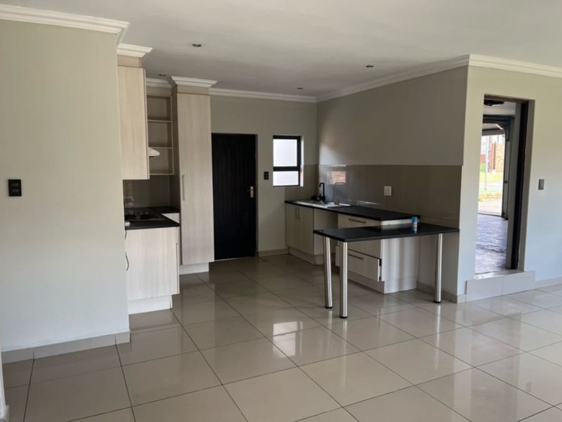 3 Bedroom House For Sale - Photo 8